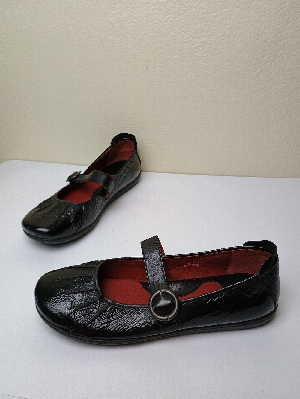Born 9/40.5 Black Patent Mary Jane Flats with Red Interior